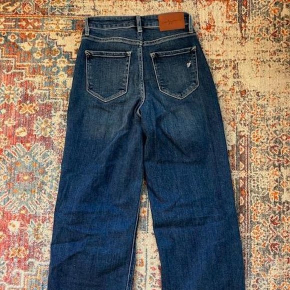 Carly Jean Los Angeles—Hendrix Jean - Picture 2 of 4